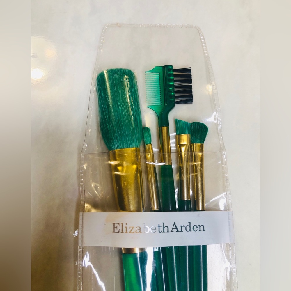 NWOT Elizabeth Arden Green 5 Piece Makeup Brush Set